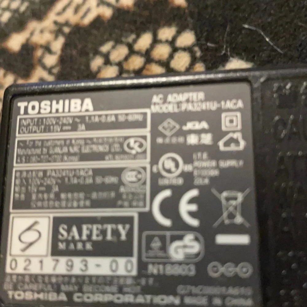 Toshiba AC Adapter Model: PA3241U-1ACA